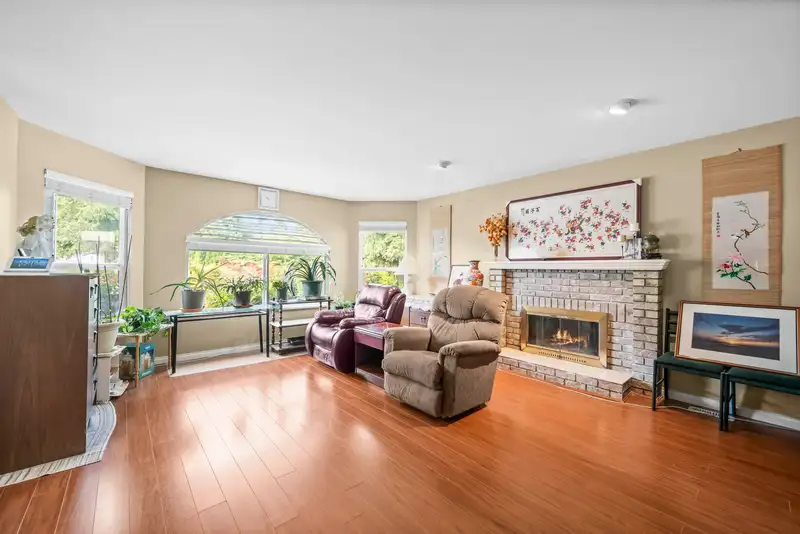 6012 124 STREET - photo 2 of 40