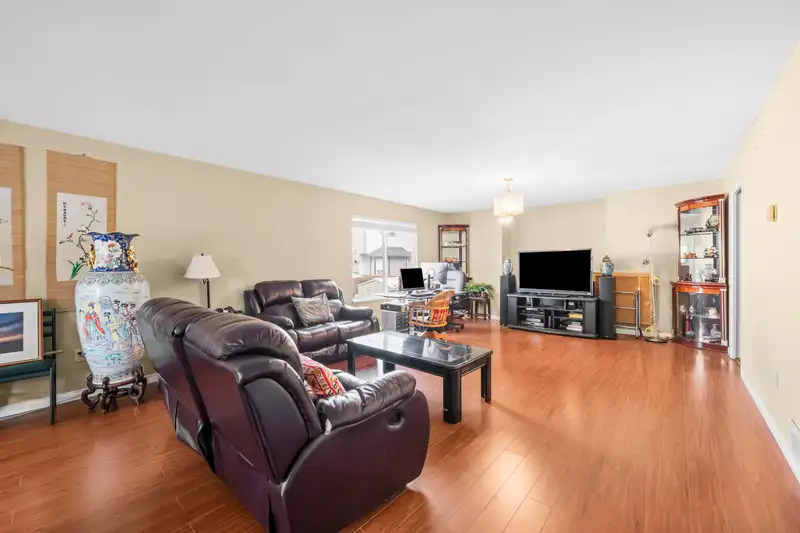 6012 124 STREET - photo 4 of 40