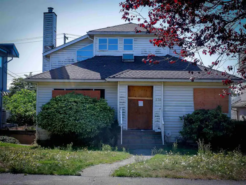 170 W 40TH AVENUE - photo 2 of 6