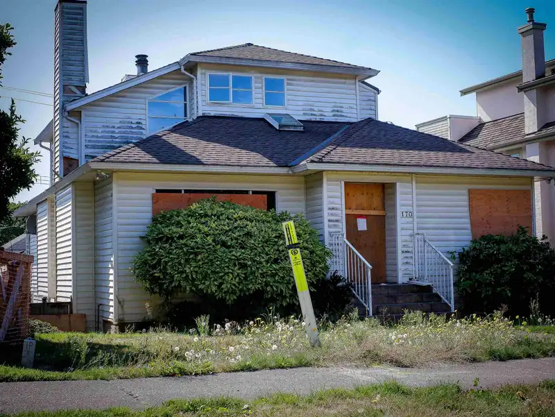 170 W 40TH AVENUE - photo 4 of 6