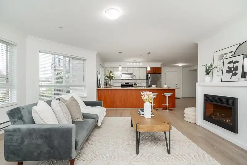 215 14960 102A AVENUE - photo 3 of 38