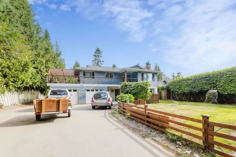 7838 REDROOFFS ROAD - photo 3 of 40