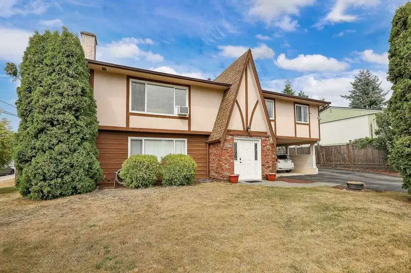 11415 83 AVENUE - photo 2 of 29