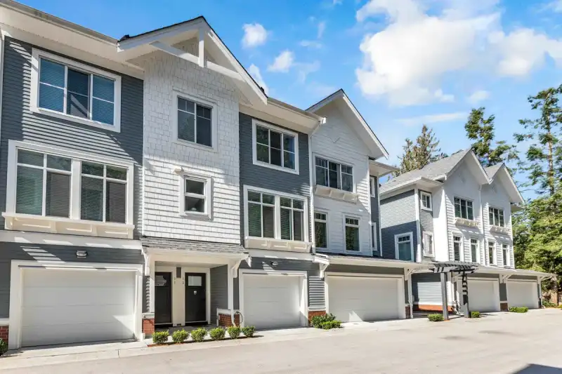 12 24021 110 AVENUE - photo 1 of 40
