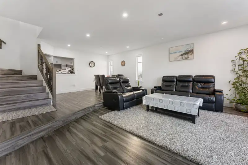 7309 123 STREET - photo 2 of 23