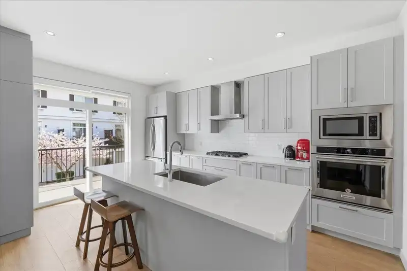 14 288 171 STREET - photo 4 of 39