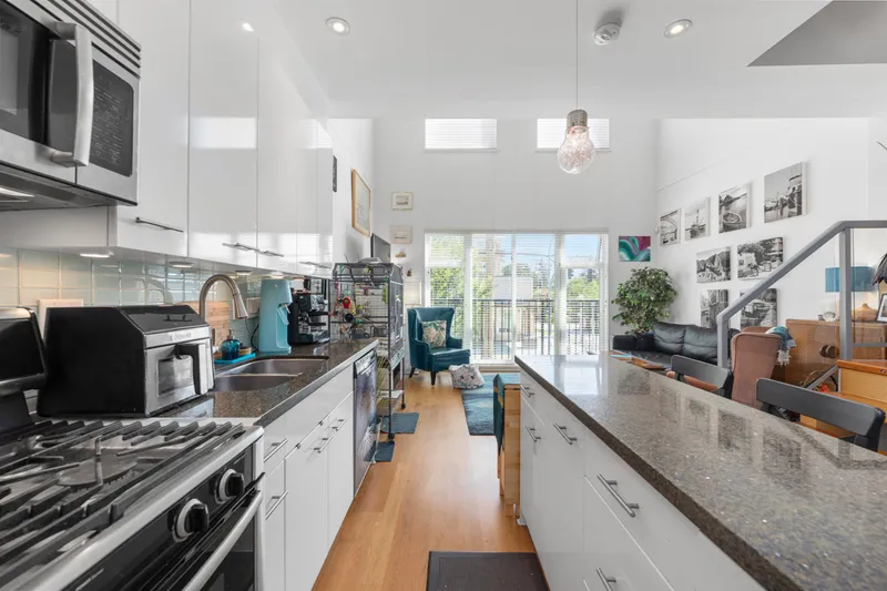 5 3993 CHATHAM STREET - photo 3 of 25