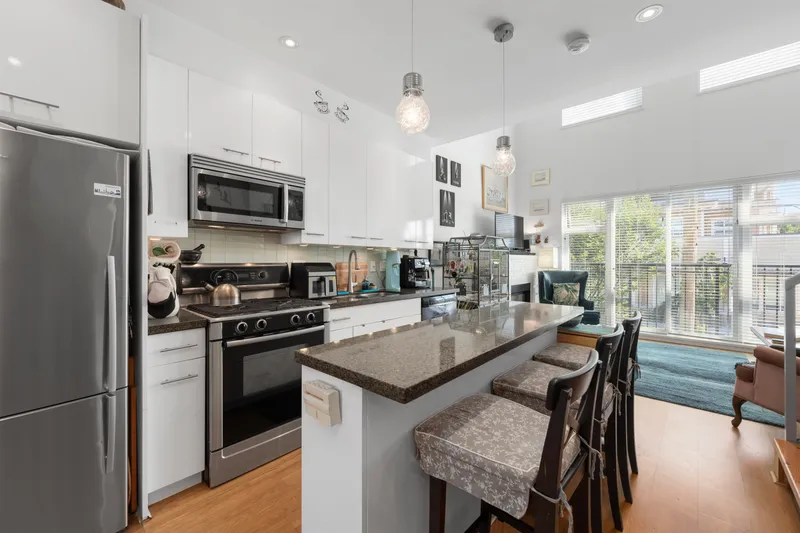 5 3993 CHATHAM STREET - photo 4 of 25