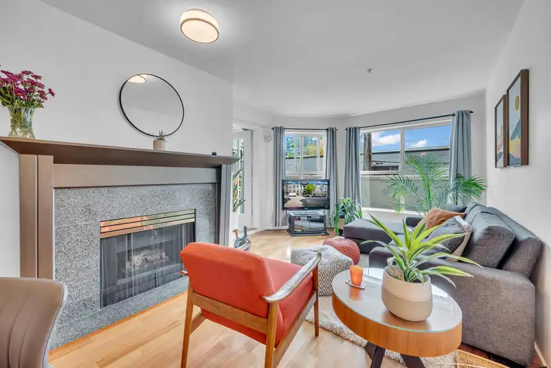 206 511 W 7TH AVENUE - photo 1 of 29