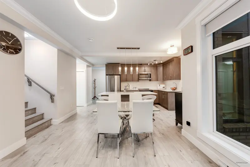 207 13799 101 AVENUE - photo 2 of 25