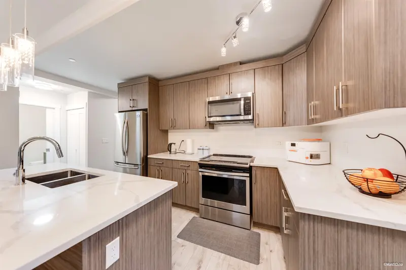 207 13799 101 AVENUE - photo 4 of 25