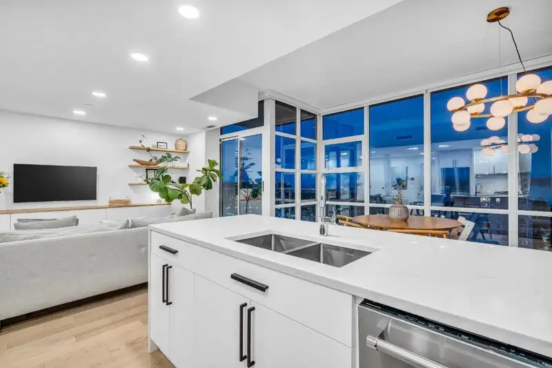 2605 638 BEACH CRESCENT - photo 1 of 40