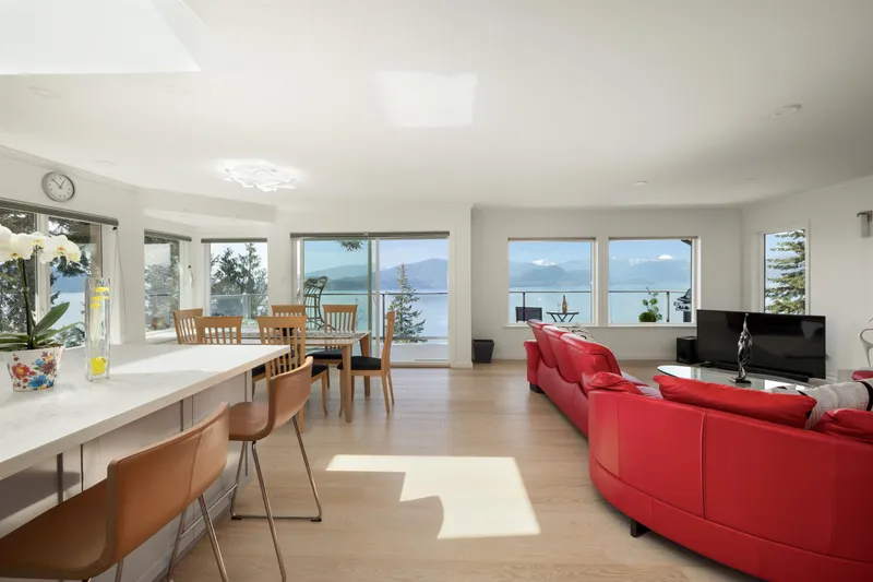 250 KELVIN GROVE WAY - photo 1 of 25