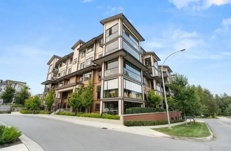 210 20376 86 AVENUE - photo 1 of 12
