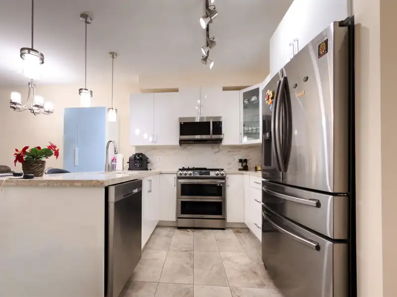 210 20376 86 AVENUE - photo 3 of 12