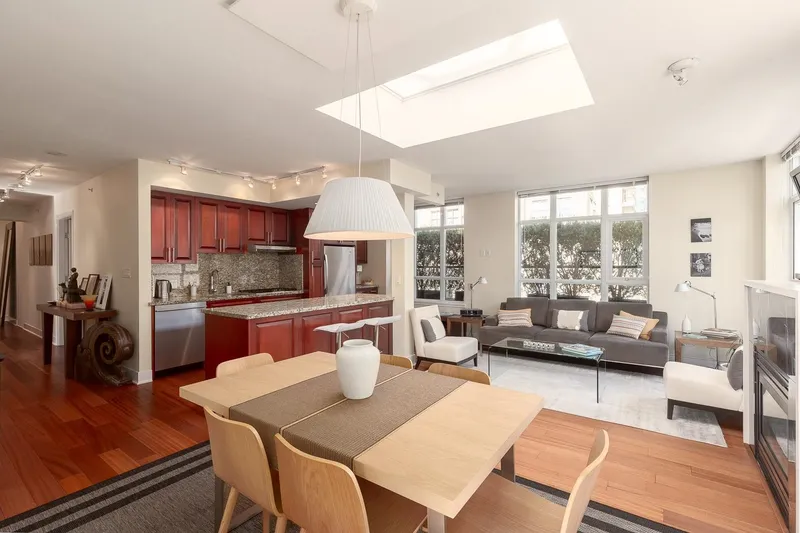 PH803 988 RICHARDS STREET - photo 2 of 25