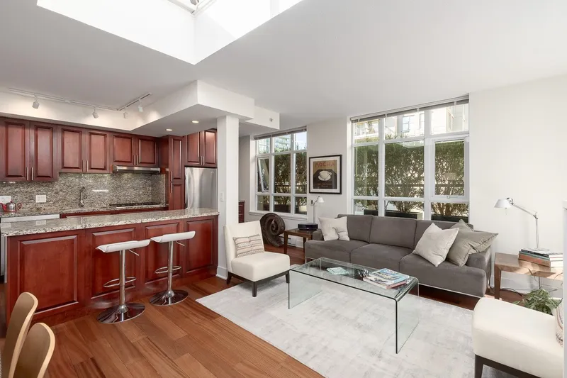 PH803 988 RICHARDS STREET - photo 3 of 25