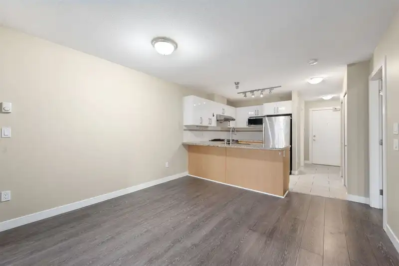 412 6800 ECKERSLEY ROAD - photo 3 of 30