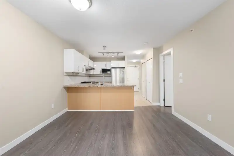 412 6800 ECKERSLEY ROAD - photo 4 of 30