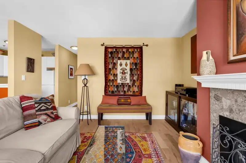 204 833 W 16TH AVENUE - photo 4 of 21