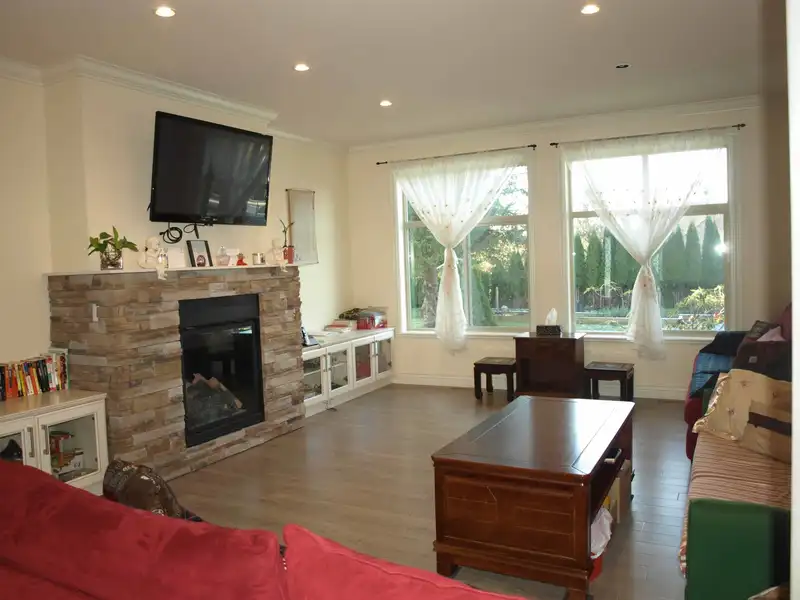 9153 TRATTLE STREET - photo 3 of 6