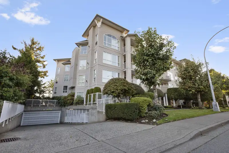 206 32120 MT WADDINGTON AVENUE - photo 1 of 27