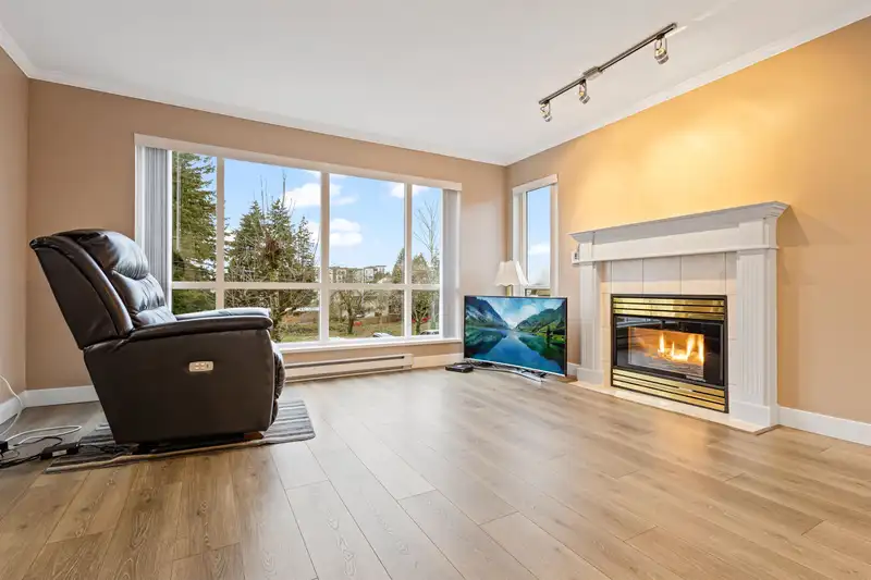 206 32120 MT WADDINGTON AVENUE - photo 3 of 27