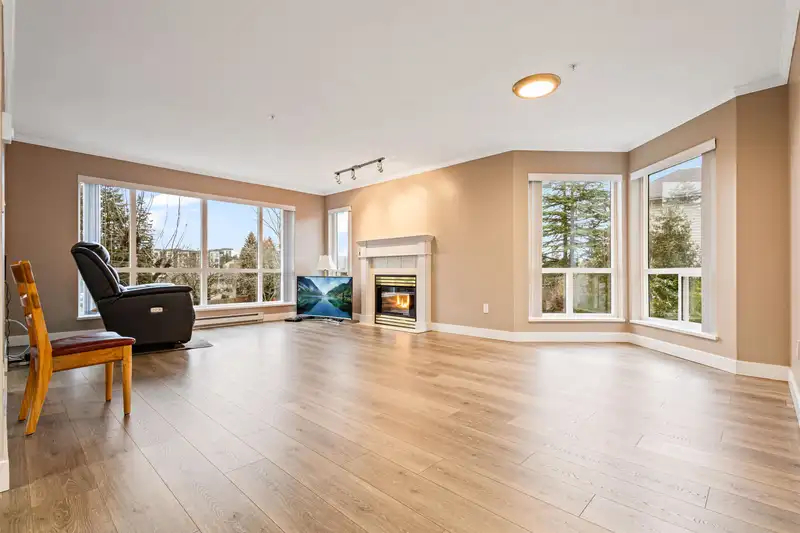 206 32120 MT WADDINGTON AVENUE - photo 4 of 27
