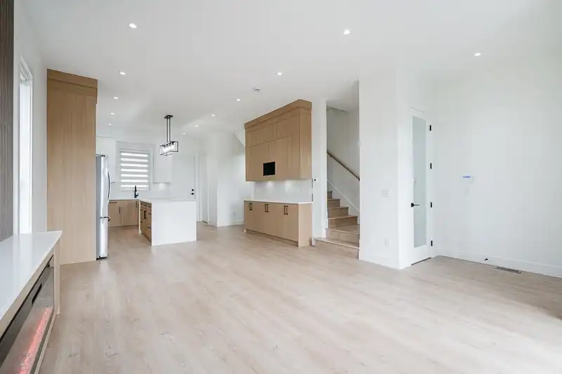 102 957 EDGAR AVENUE - photo 4 of 29