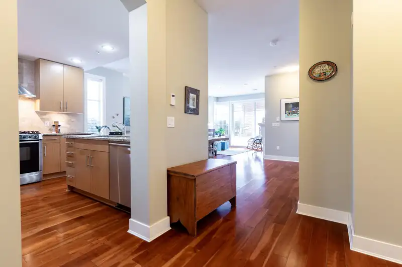 108 16483 64 AVENUE - photo 3 of 37