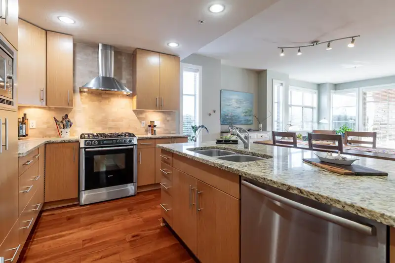 108 16483 64 AVENUE - photo 4 of 37