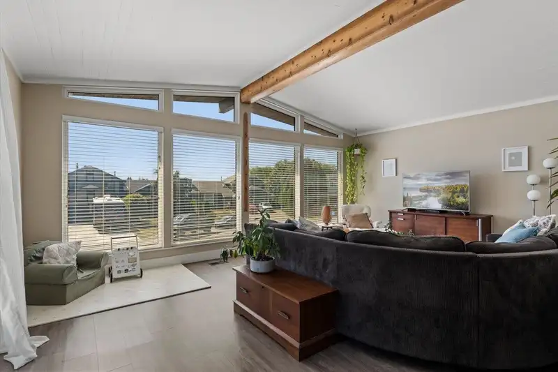 18844 120B AVENUE - photo 4 of 40