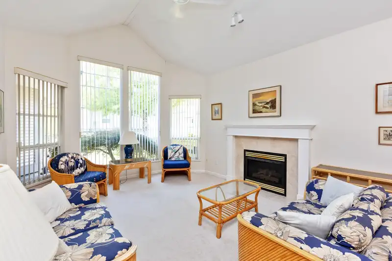 77 9025 216 STREET - photo 4 of 34