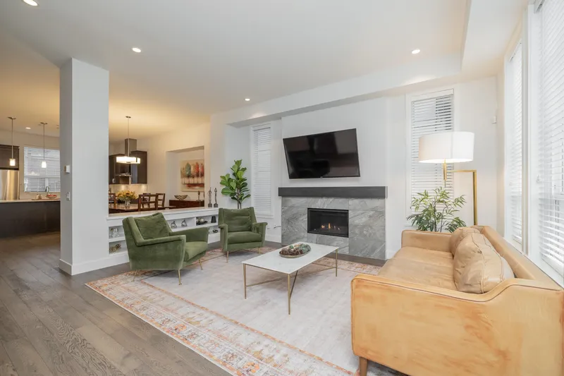 16477 21 AVENUE - photo 4 of 25