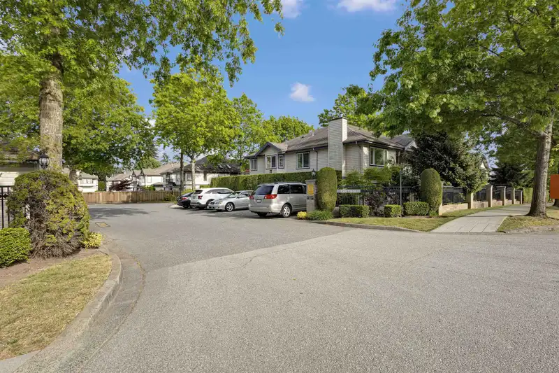 10 8388 158 STREET - photo 2 of 32