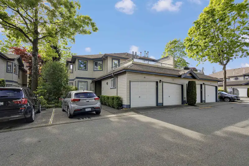 10 8388 158 STREET - photo 3 of 32