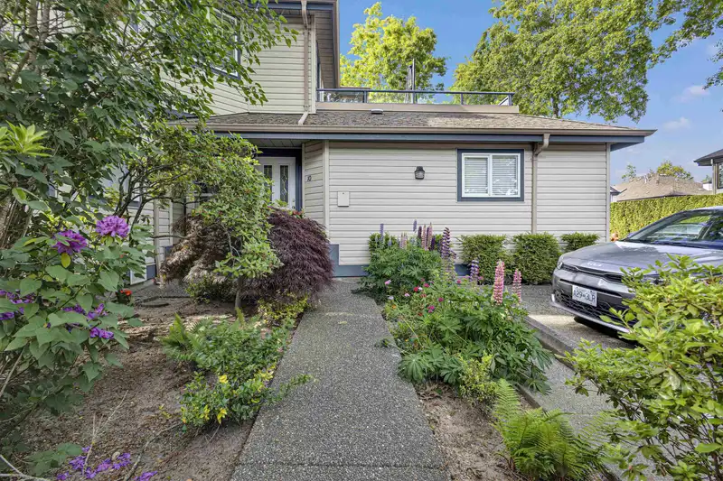 10 8388 158 STREET - photo 4 of 32