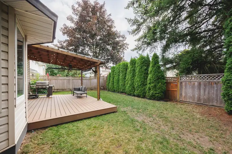 9211 211B STREET - photo 2 of 36
