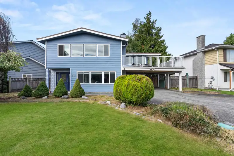 10671 ROSECROFT CRESCENT - photo 1 of 38