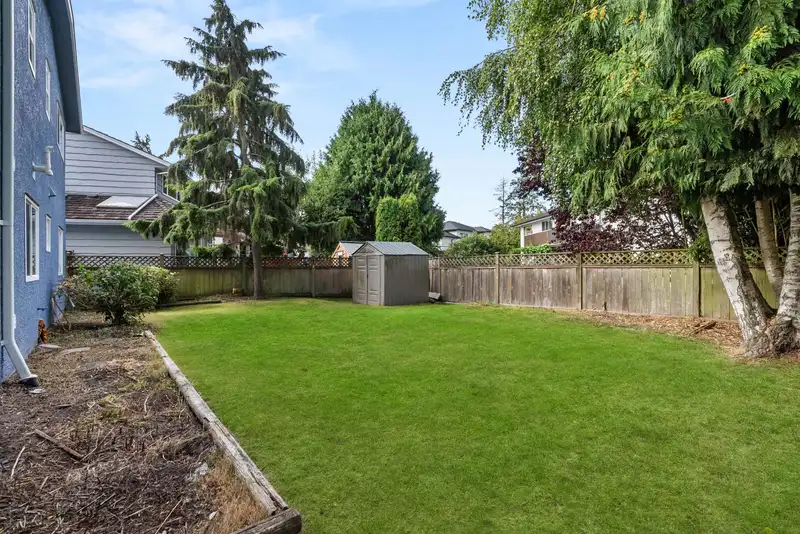 10671 ROSECROFT CRESCENT - photo 4 of 38