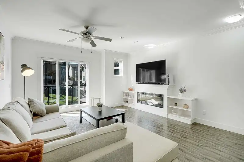 7 5957 152 STREET - photo 3 of 37