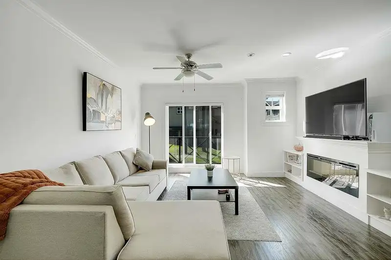 7 5957 152 STREET - photo 4 of 37