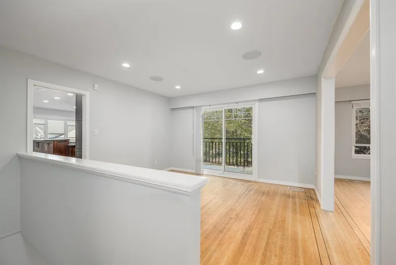 1020 PACIFIC PLACE - photo 3 of 25