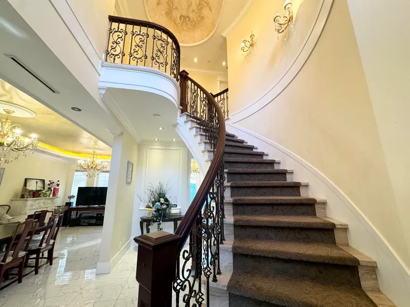 1562 W 40TH AVENUE - photo 2 of 20