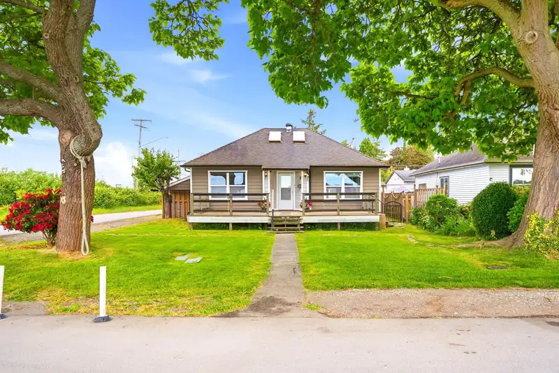 11 CATALINA CRESCENT - photo 1 of 40