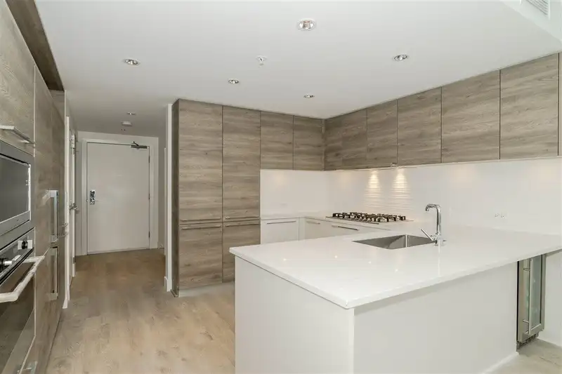 1907 7388 KINGSWAY - photo 2 of 10