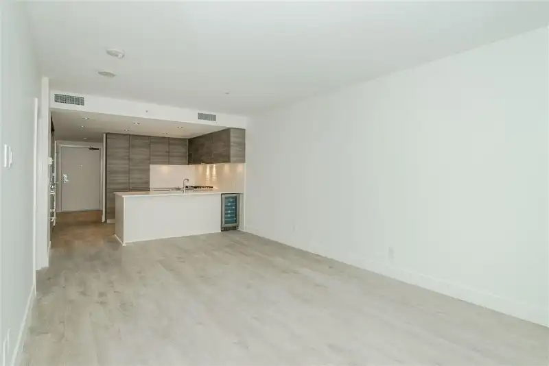 1907 7388 KINGSWAY - photo 3 of 10