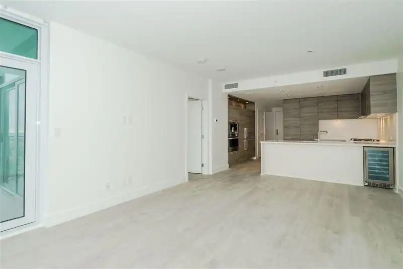 1907 7388 KINGSWAY - photo 4 of 10