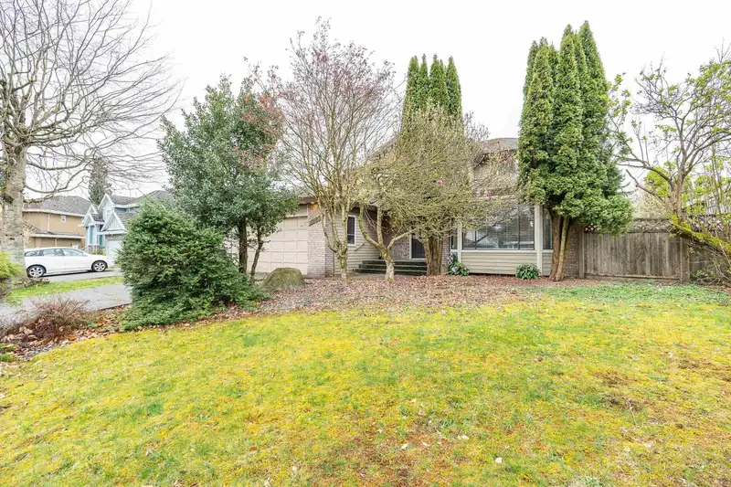 16752 BEECHWOOD COURT - photo 2 of 30