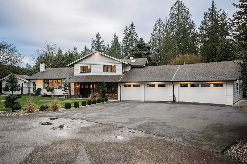 20232 41 AVENUE - photo 2 of 40